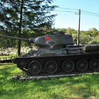 stredný tank T34-85, obec Nižná Pisaná v okrese Svidník  v Údolí smrti (september 2018)