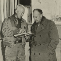 Americký generál Eisenhower s gen. Pattonom.
