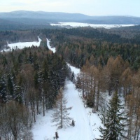 Pohľad z vyhliadkovej veže na Dukliansky priesmyk na slovensko-poľskej hranici