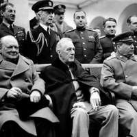 11. 2. 1945 sa na Kryme skončila konferencia najvyšších predstaviteľov USA, Veľkej Británie a Sovietskeho zväzu, ktorí rokovali o koordinácii záverečného útoku na Nemecko a po jeho porážke na Japonsko, o okupá