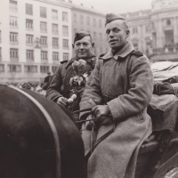 Oslobodzovanie ČSR- Bratislava sa rozlúčila so sovietskou armádou.