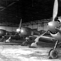 Lietadlá La-5FN 1. čs. stíhacieho pluku v ZSSR v hangári letiska Tri Duby