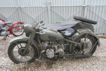 Motocykel M-72 s postranným vozíkom