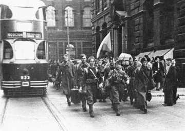 Príchod príslušníkov 1. čs. divízie vo Francúzsku do Veľkej Británie.  Liverpool, júl, 1940. VÚA-VHA Praha