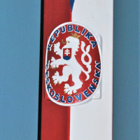 Fotografia č. 4 Zrekonštruovaný originál československého hraničného orientačného stĺpu umiestnený v prvej časti expozície VHÚ – Mo VHM Svidník (1)