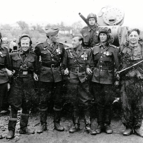 Tankisti 1. čs. sam. brigády v ZSSR vyznamenaní po bojoch o Kyjev Tesařík, Sochor a i.