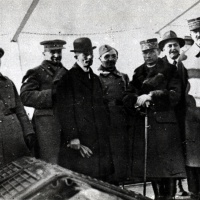 S gen. M. Janinom (štvrtý sprava) Vladivostok 1918
