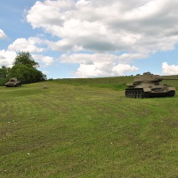 Stredné tanky T-34/85 v bojovom postavení nachádzajúce sa v obci Kapišová, 2018