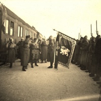 Príslušníci 5. československého streleckého pluku vítajú generála M. R. Štefánika v Jekaterinburgu v decembri 1918