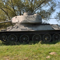 stredný tank T34-85 zo symboliky Tanková rota v útoku v obci Kružlová v Údolí smrti v okrese Svidník (7.) (september 2018)