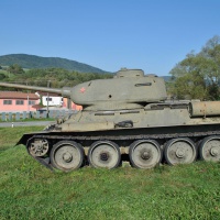 stredný tank T34-85 v obci Kapišová v okrese Svidník v Údolí smrti (2.) (september 2018)