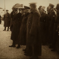 Generál M. R. Štefánik (v popredí  uprostred)  pri slávnostnom ceremoniáli udelenia ruského Rádu sv. Juraja čs. legionárskemu vojsku v Jekaterinburgu, 10. december 1918.