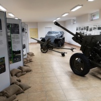 Nové graficke prvky a zbierkové predmety v prízemí Vyhliadkovej veže na Dukle (júl 2019)