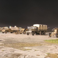 vystavené exponáty pri umelom osvetlení