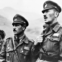 Kpt. Daniel Kunic, veliteľ 53 p. práporu so svojim zastupcom  kpt. Mikulášom Šumichrastom