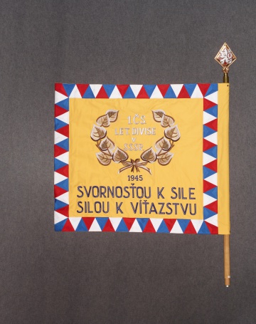 Replika bojovej zástavy – 1. československá zmiešaná letecká divízia v ZSSR
