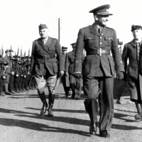 Prehliadka čs. jednotiek vo Francúzsku 28.10.1939. V popredí gen. Ingr a gen. Mativet