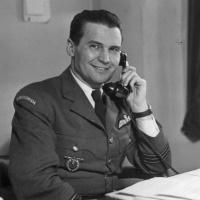 Prvým čs. veliteľom 312. čs. stíhacej perute britského Kráľovského letectva bol Slovák S/L Ján Ambruš. Zbierka Petra Šumichrasta 