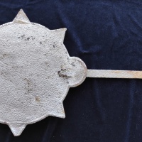 Kovová hviezdica z vojnového cintorína Hostovice (6)