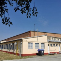 Budova H1 – náter opláštenia, mreží a potrubia - Ľavá časť budovy po oprave