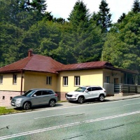 Odstránenie starého náteru a realizácia náteru odvap.systému a strechy Výst.pavilónu vo Vyšnom Komárniku