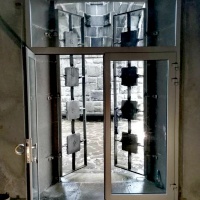 Pamätník a vojnový cintorín 1. čs. armádneho zboru na Dukle, Kolumbarium - výmena zasklenia a  zrekonštruovanie mreží vstupu do kolumbária, august 2021 