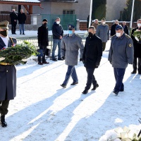 Štátny tajomník M. Majer si v Ostrom Grúni uctil obete - 23.1.2022 (1)
