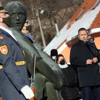 Štátny tajomník M. Majer si v Ostrom Grúni uctil obete - 23.1.2022 (6)