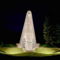 Pamätník čs. armádneho zboru s vojnovým cintorínom na Dukle, jeho nasvietenie od júna 2021