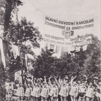 Vchod do tábora a odvodovej kancelárie autonómnej  čs. armády  vo Franzúzsku v rokoch 1917-1918