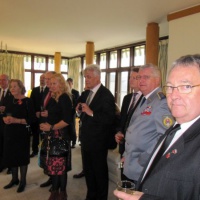 Účastníci recepcii pri prezentácii knihy. 