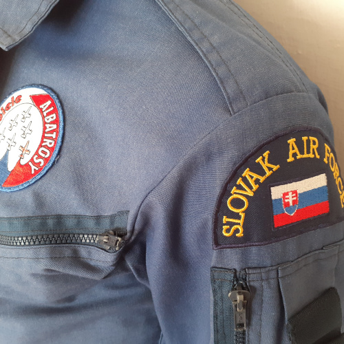 Letecká kombinéza príslušníka akrobatickej skupiny Biele Albatrosy