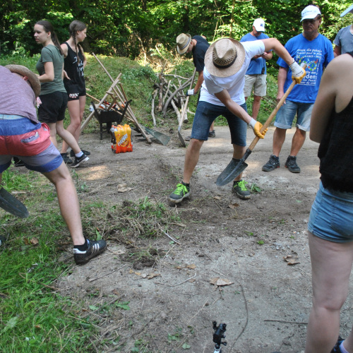 Spoločná pracovná brigáda príslušníkov OS SR a študentov z Nemecka 