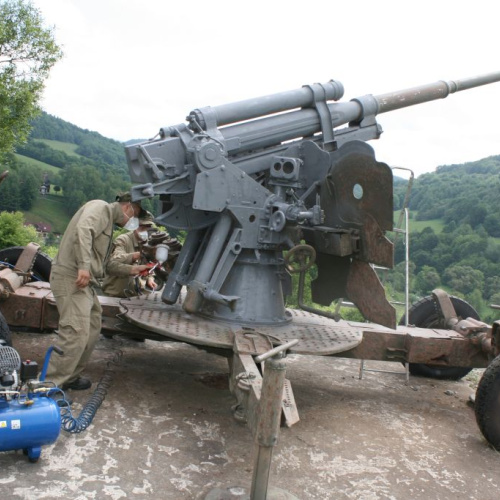 Vojaci opäť pomáhali pri odbornom ošetrovaní historickej vojenskej techniky
