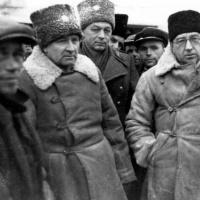 Veliteľ 1. čs. armádneho zboru gen. L. Svoboda s vládnym delegátom pre oslobodené územie  F. Němcom, prvý sprava v Zborove.