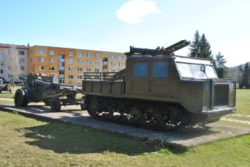 Stredný delostrelecký ťahač ATS 712