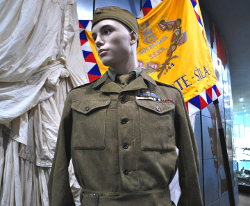 VHÚ k Vám domov XCVIII. – Anglická blúza výsadkára