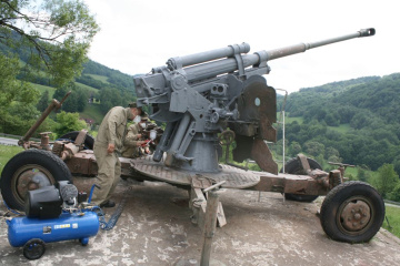 Vojaci opäť pomáhali pri odbornom ošetrovaní historickej vojenskej techniky