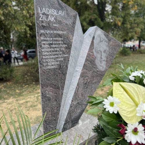 Slávnostné odhalenie mohyly československému letcovi Ladislavovi Žilákovi
