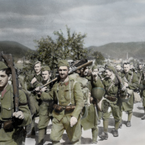 V. taktická skupina Ďumbier. Presun jednotiek V. TS na bojisko v Turci. Archív Múzea SNP. Foto (1944): Ivan A. Székely; Kolorovanie (2019): Ivan Kocák.