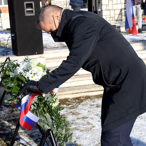 Štátny tajomník M. Majer si v Ostrom Grúni uctil obete Krvavej nedele