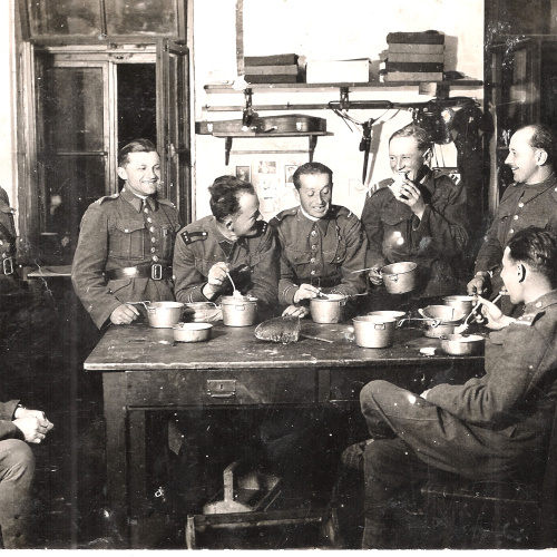 VHÚ k Vám domov XII.- Vojenské stravovanie