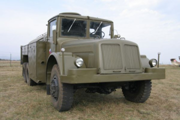 Ťažký trojnápravový cisternový automobil T-111C