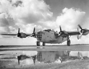 Liberátor 311. čs. bombardovacej perute roluje na štart.