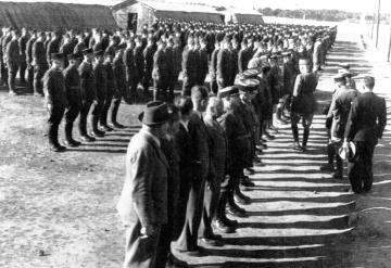 Prehliadka 1. čs. práporu v Agde 10. 10. 1939 