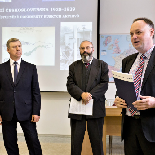 Výstava „Rozbitie Československa 1938 – 1939“ medzinárodná vedecká konferencia „Sovietsky zväz a Mníchov 1938“