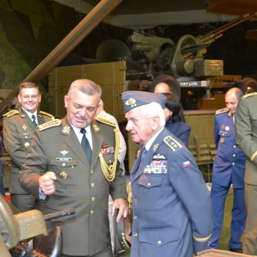 Najvyšší predstavitelia AČR a OS SR vo VHM Piešťany