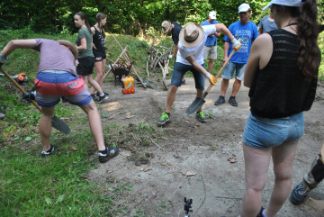 Spoločná pracovná brigáda príslušníkov OS SR a študentov z Nemecka 