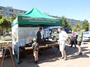 Vojenskí múzejníci na 20. ročníku podujatia Deň detí s OS SR v Lučenci