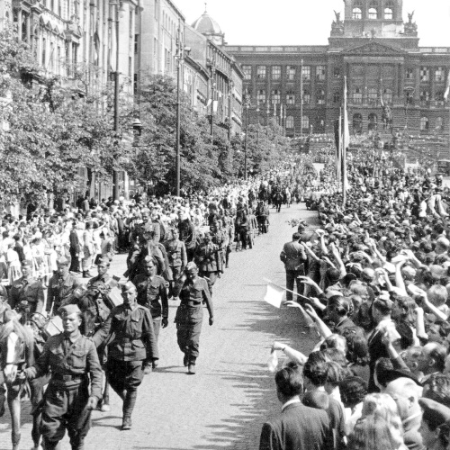 Pochod jednotiek 1. čs. armádneho zboru v Prahe 17.5.1945